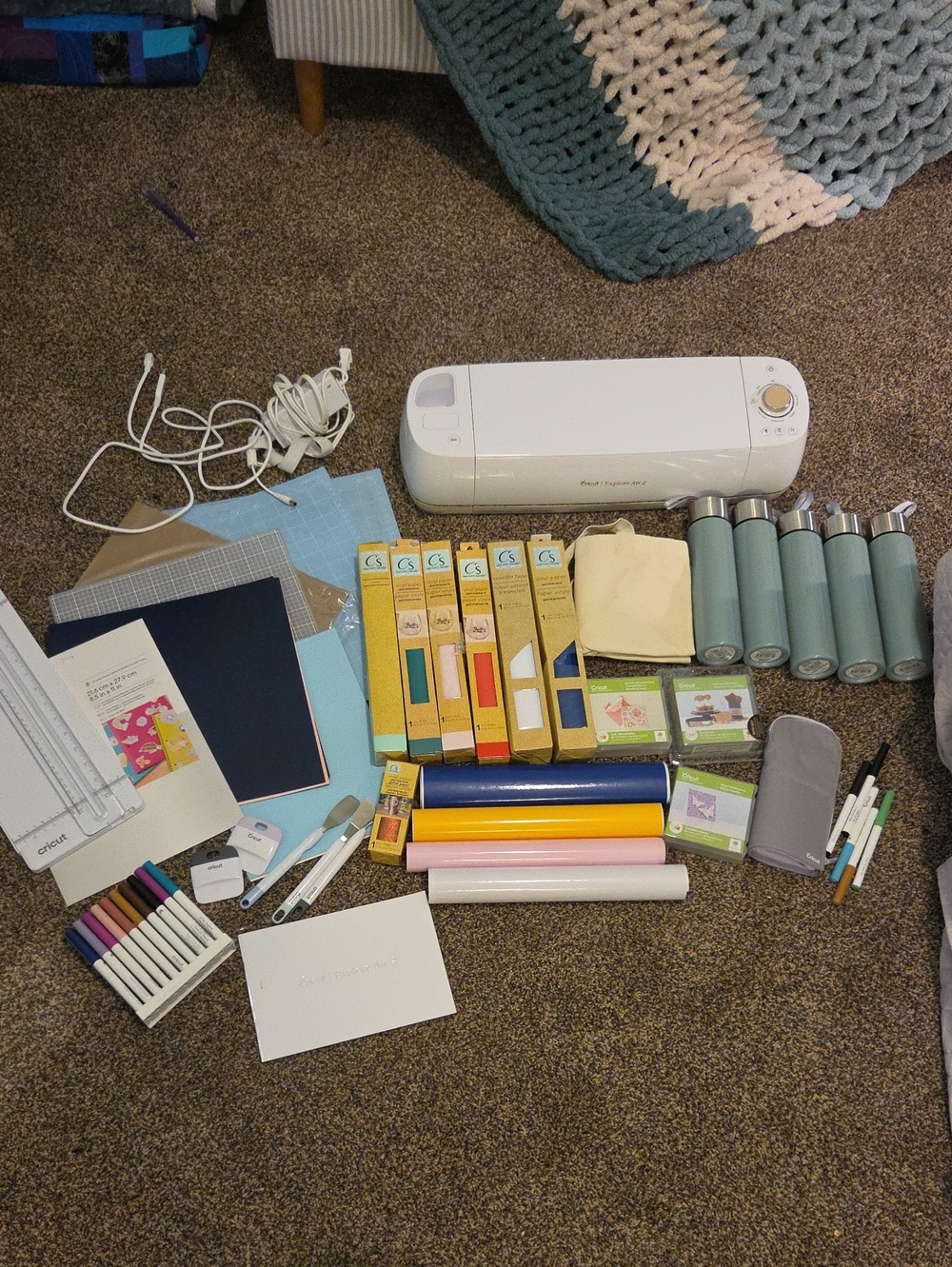 Cricut White Smart Cutting Machine Kit with Pastel Accessories